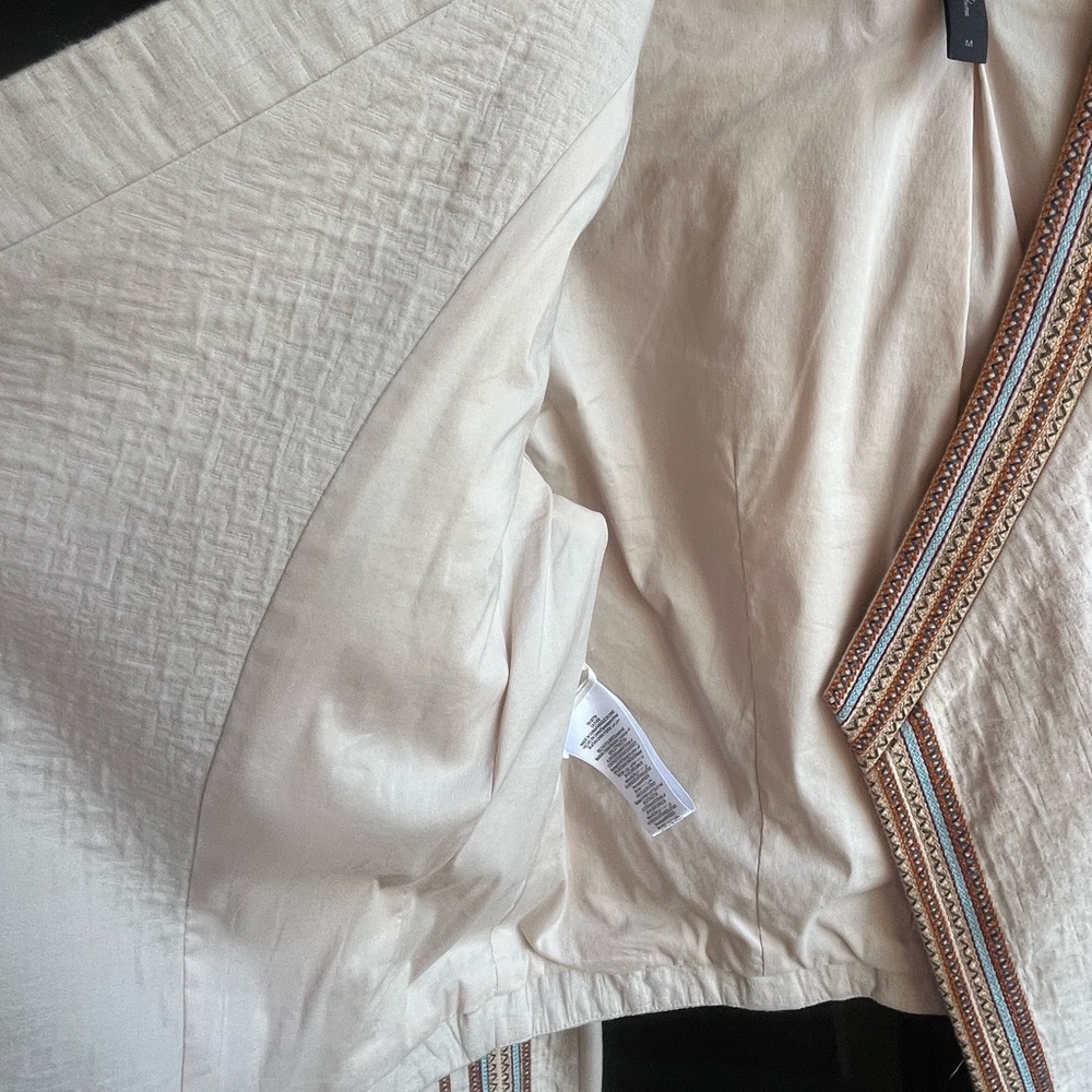 BCBGMaxAzria Crop‎ Jacket Beautiful Embroidery no stains size Medium - Picture 6 of 9